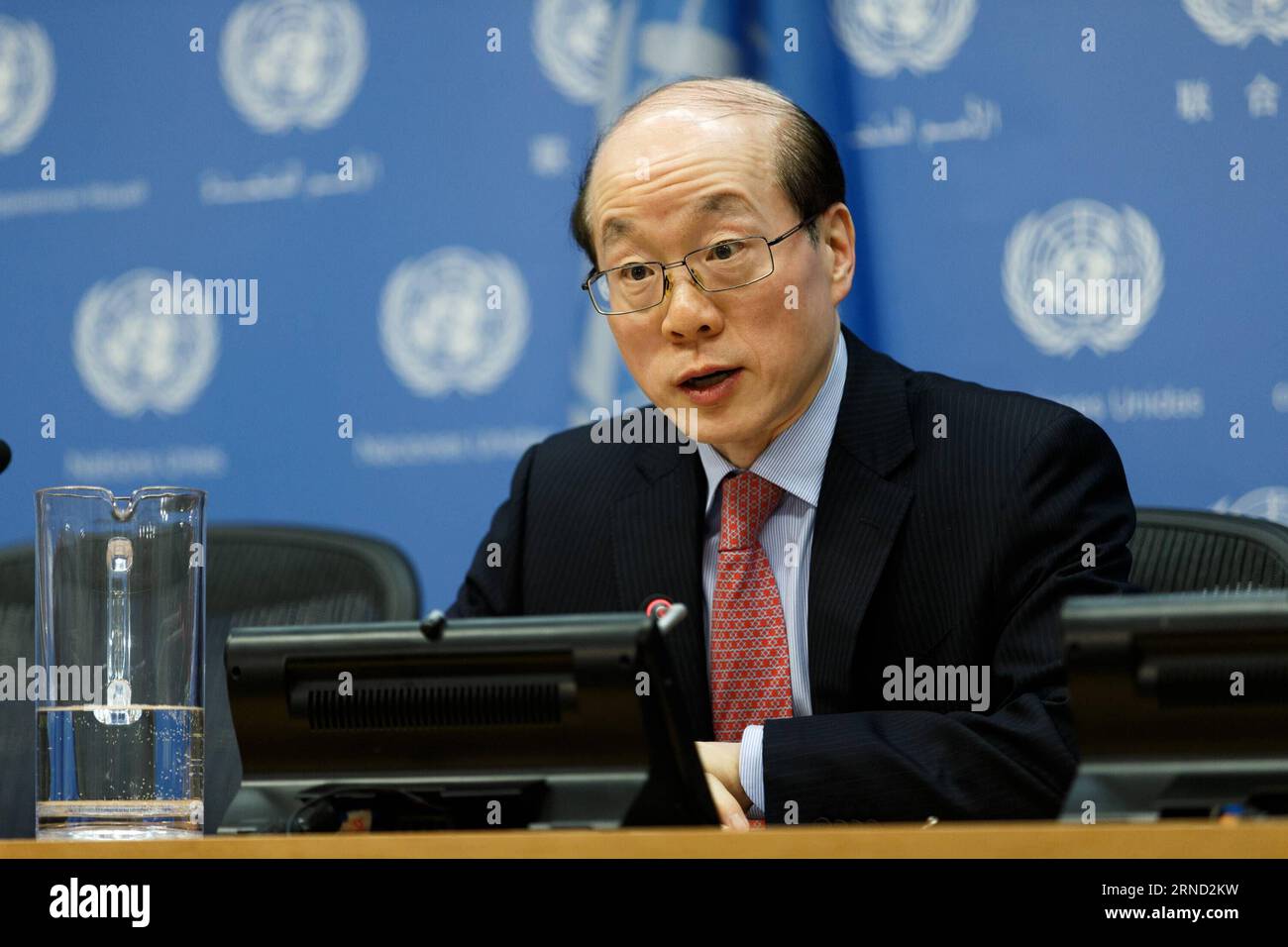 Liu Jieyi, il rappresentante permanente cinese presso le Nazioni Unite che detiene la presidenza del consiglio a rotazione per aprile, parla alla stampa al termine del suo mandato come presidente del Consiglio presso la sede delle Nazioni Unite a New York, negli Stati Uniti, il 29 aprile 2016. I membri del Consiglio di sicurezza delle Nazioni Unite stanno lavorando a una dichiarazione in risposta all'ultimo lancio di missili di prova da parte della Repubblica Democratica Popolare di Corea (RPDC), il presidente del consiglio ha detto ai giornalisti qui venerdì. ) CONSIGLIO DI SICUREZZA delle Nazioni Unite-CINA-CONFERENZA STAMPA LixMuzi PUBLICATIONxNOTxINxCHN Liu Jieyi il rappresentante permanente cinese a. Foto Stock