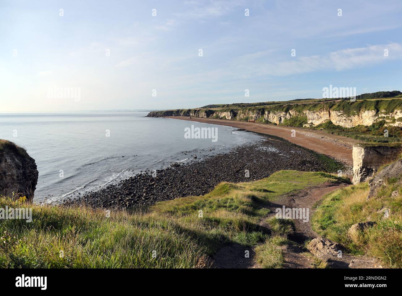 The View South lungo Blast Beach verso Chourdon Point da Nose's Point, Durham Heritage Coast, Seaham, County Durham, Regno Unito Foto Stock