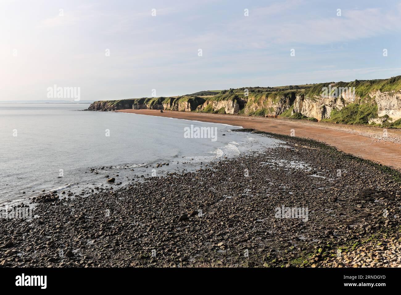 The View South lungo Blast Beach verso Chourdon Point da Nose's Point, Durham Heritage Coast, Seaham, County Durham, Regno Unito Foto Stock