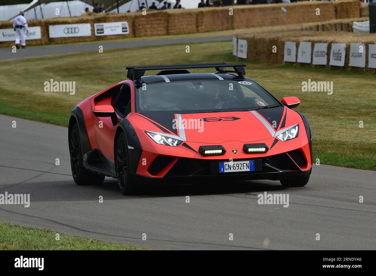 Lamborghini Huracan Sterrato, First Glance, un'opportunità per vedere nuovi modelli e concept car di produttori nuovi e affermati, che coprono cit Foto Stock