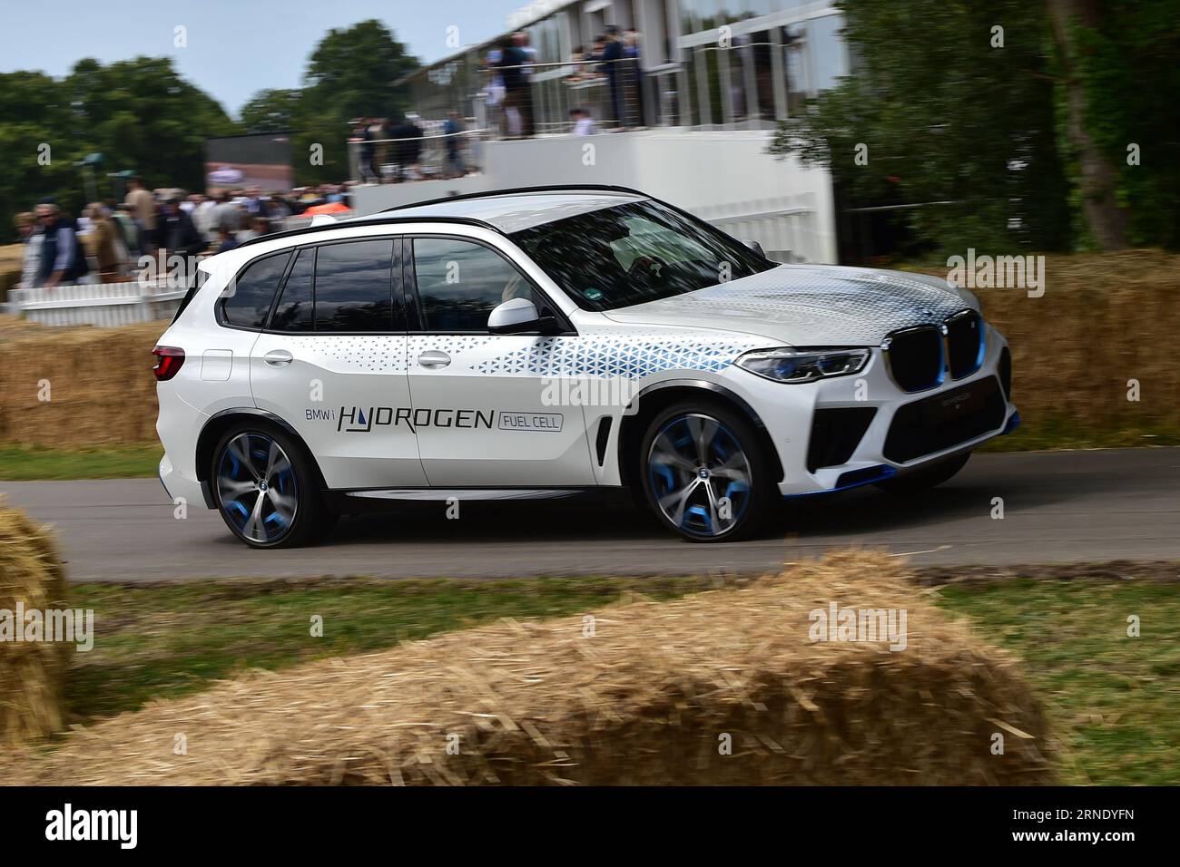BMW iX5 Hydrogen, in primo luogo, un'opportunità per vedere nuovi modelli e concept car di produttori nuovi e affermati, che coprono le City car fino ad es Foto Stock