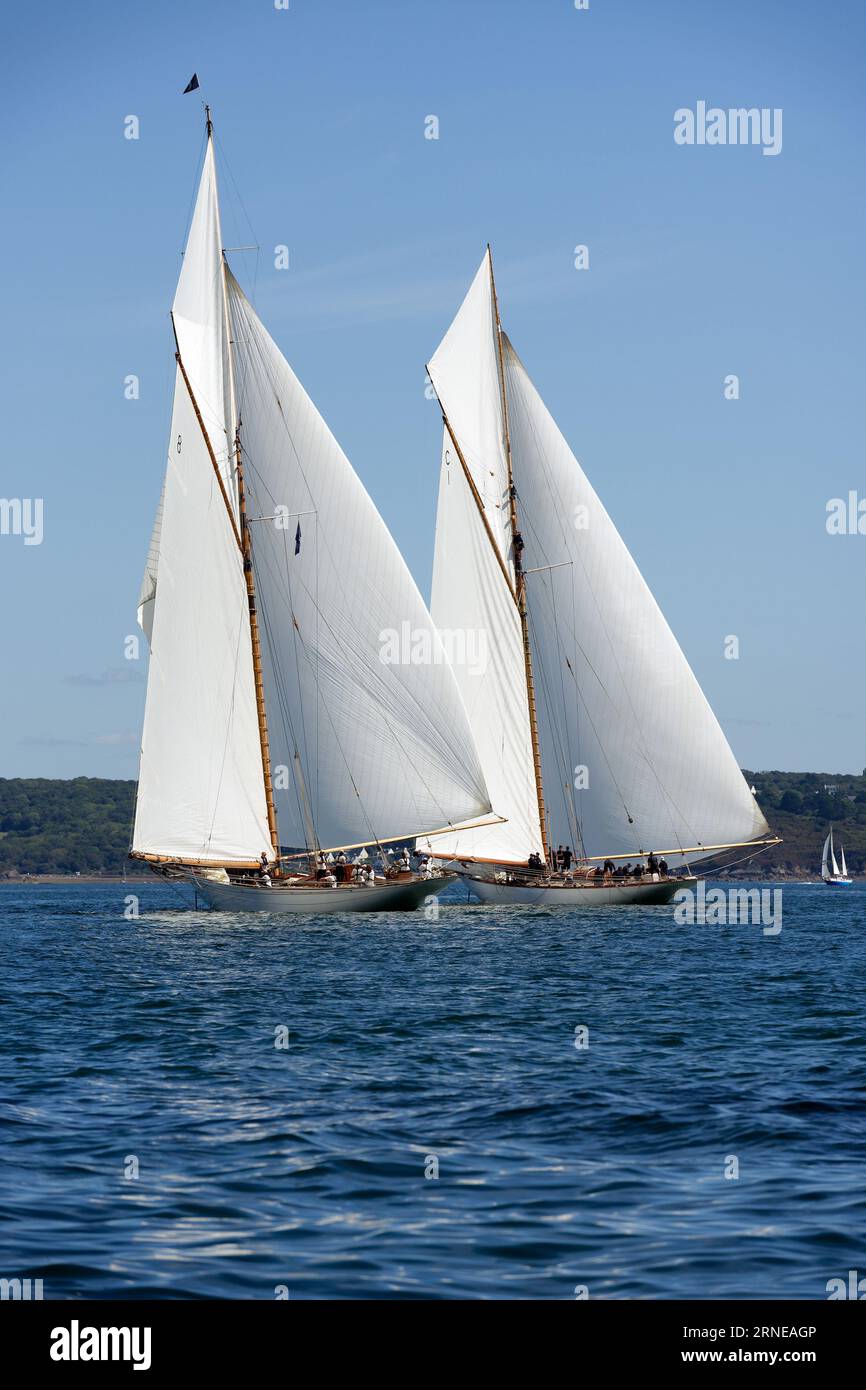 Brest, Francia. 22 agosto 2023. Moonbeam IV et Mariquita durante il Brest Finistere Classic Douarnenez 2023, regate di vela classica il 22 agosto 2023 a Brest, Francia - foto di Francesco Van Malleghem/DPPI Credit: DPPI Media/Alamy Live News Foto Stock