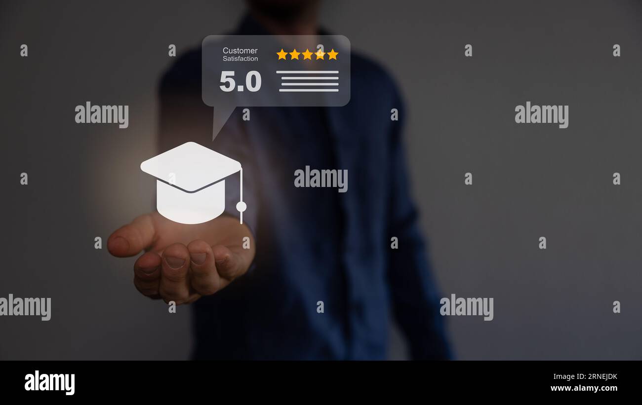 Tappo di graduazione con globo di terra. Concetto di studio aziendale globale, istruzione all'estero, Back to School. Education in Global World, Study Abroad. Foto Stock