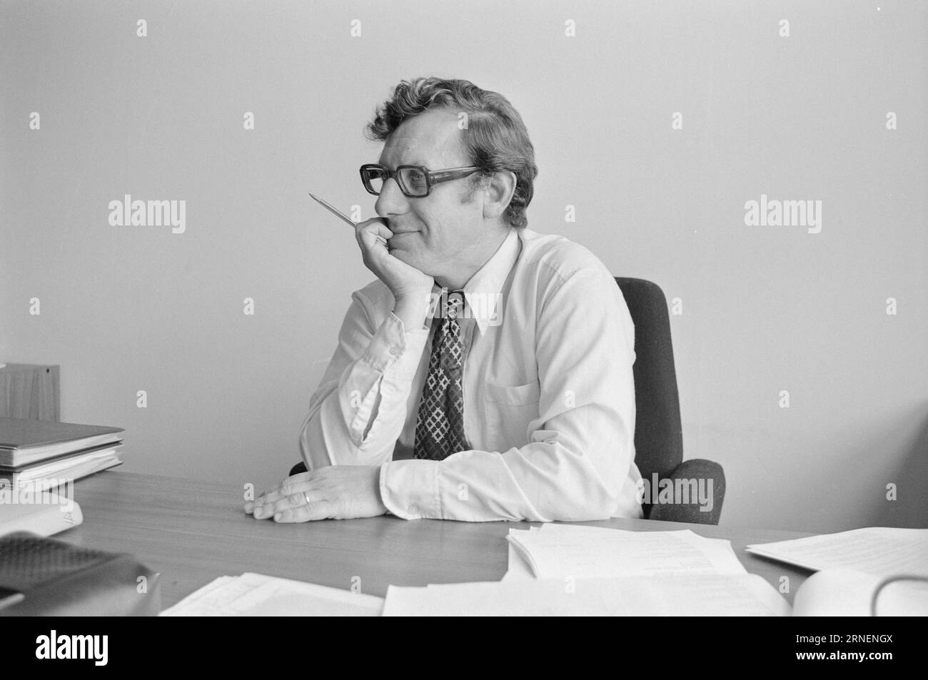 Attuale 22 - 5 - 1974: Sorveglianza pubblicitaria le attività del Mediatore dei consumatori sono un'agenzia di emergenza nella giungla sfaccettata e confusa del mondo della pubblicità. Il difensore civico dei consumatori Charles Philipson vuole un budget maggiore. L'ufficio ha bisogno di più personale. Foto: Aage Storløkken / Aktuell / NTB ***FOTO NON ELABORATA*** questo testo è stato tradotto automaticamente! Foto Stock