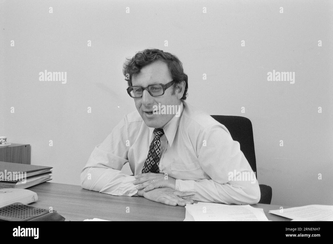 Attuale 22 - 5 - 1974: Sorveglianza pubblicitaria le attività del Mediatore dei consumatori sono un'agenzia di emergenza nella giungla sfaccettata e confusa del mondo della pubblicità. Il difensore civico dei consumatori Charles Philipson vuole un budget maggiore. L'ufficio ha bisogno di più personale. Foto: Aage Storløkken / Aktuell / NTB ***FOTO NON ELABORATA*** questo testo è stato tradotto automaticamente! Foto Stock