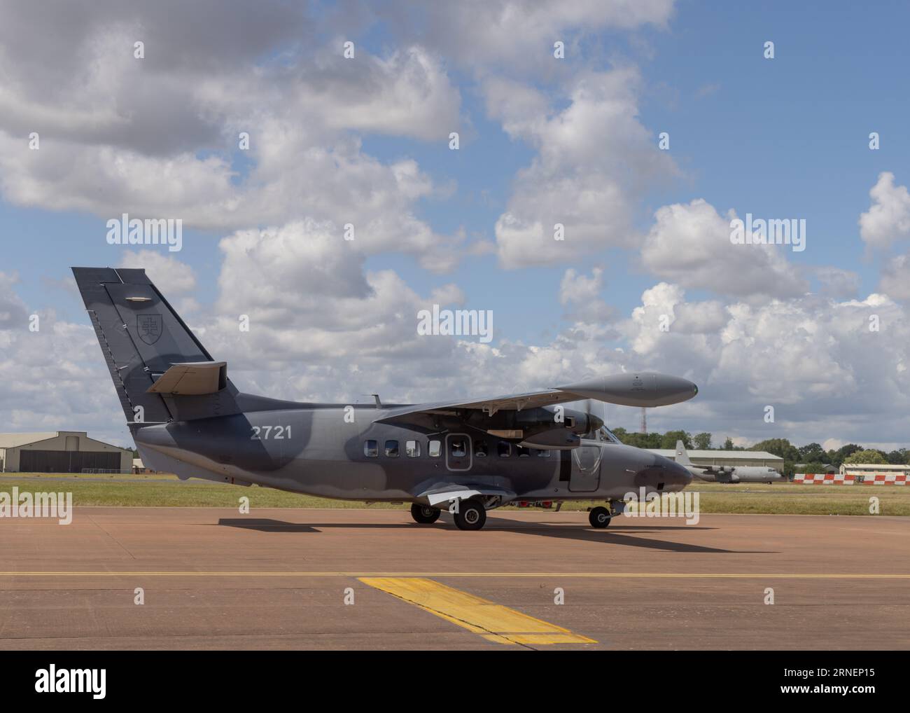 L'aeronautica slovacca ha lasciato che l'L-410 Turbolet bimotore si preparasse a lasciare il Royal International Air Tattoo del 2023 Foto Stock