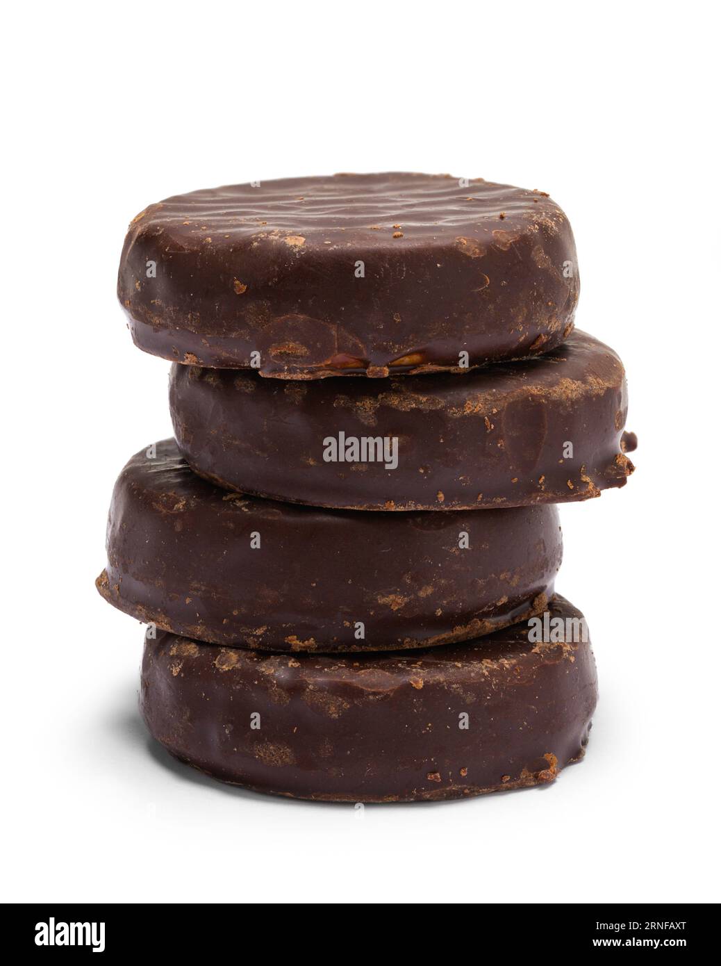 Quattro biscotti al cioccolato tagliati su bianco. Foto Stock