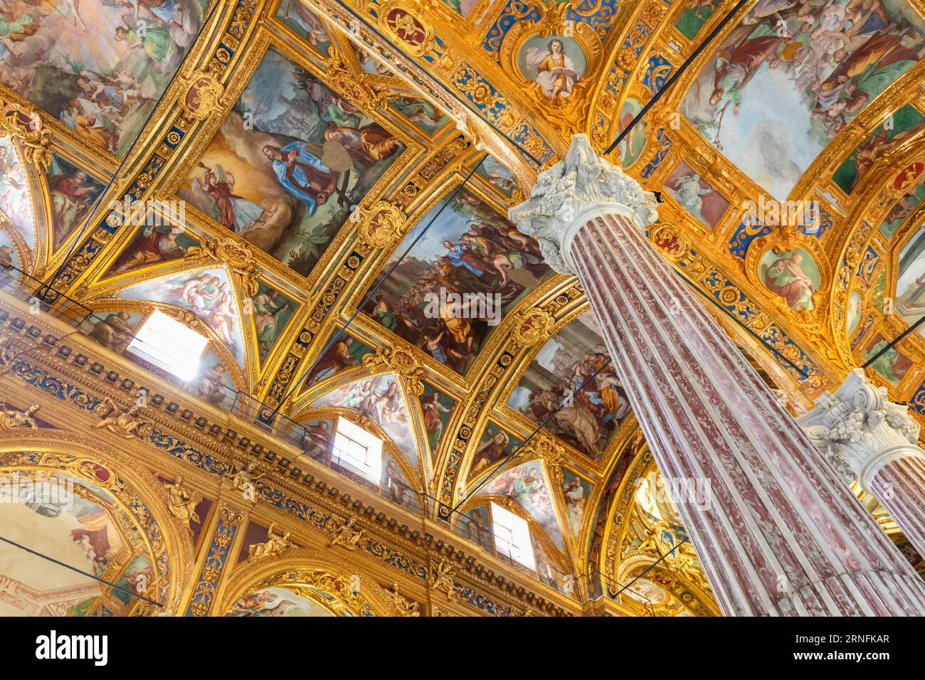 Genova, Italia - 8 agosto 2023: Chiesa dell'Annunziata - Basilica della Santissima Annunziata - una delle più belle chiese cattoliche italiane Foto Stock