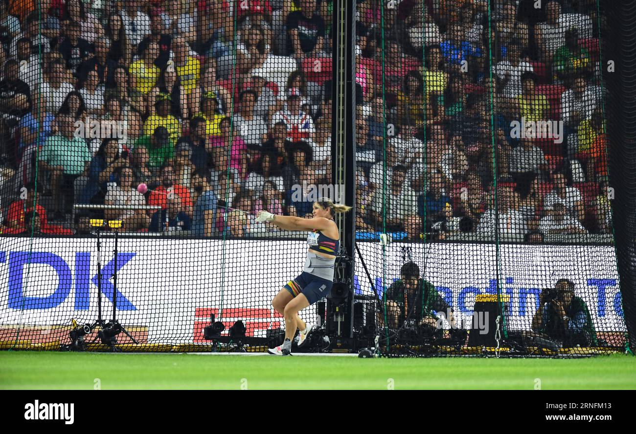 La Romania Bianca Florentina Ghelber partecipa alla finale di martello femminile il giorno 6 dei Campionati mondiali di atletica leggera di Budapest il 24 agosto 2 Foto Stock