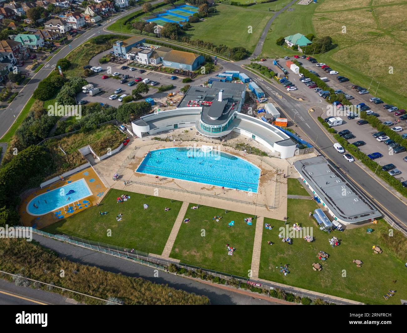 Vista aerea del Lido di Saltdeo, Saltdean, East Sussex, Regno Unito. Foto Stock