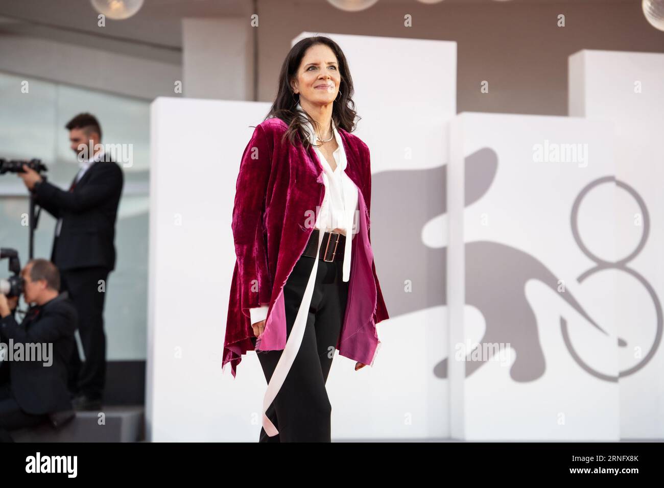VENEZIA, ITALIA - AGOSTO 30: Laura Poitras partecipa al Red carpet di apertura alla 80 Mostra Internazionale d'Arte cinematografica di Venezia il 30 agosto 2023 a Venezia. (Foto di Luca Carlino/NurPhoto) credito: NurPhoto SRL/Alamy Live News Foto Stock
