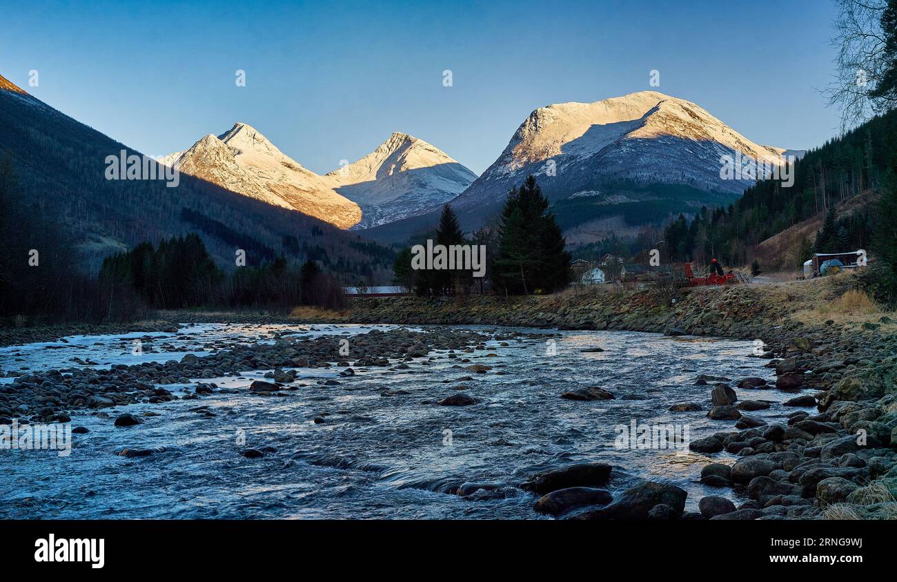 Scene invernali a Valldalen, Valldal, Norvegia Foto Stock