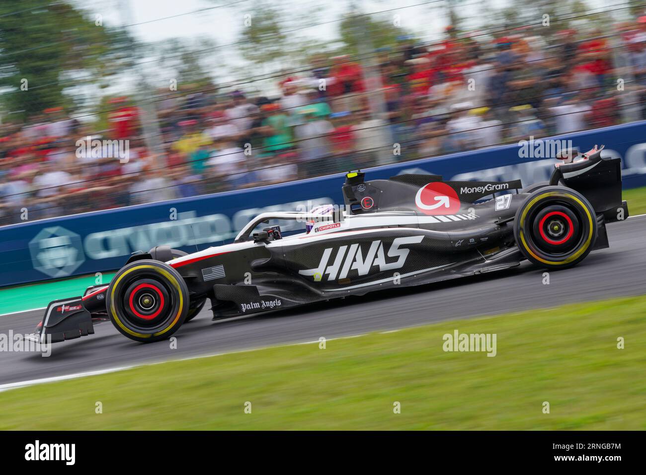 Nico Hulkenberg tedesco alla guida del (27) MoneyGram Haas F1 Team VF-23 durante il Gran Premio d'Italia di Formula 1 Pirelli 2023 il 1 settembre 2023 a Monza, Italia. Crediti: Luca Rossini/e-Mage/Alamy Live News Foto Stock