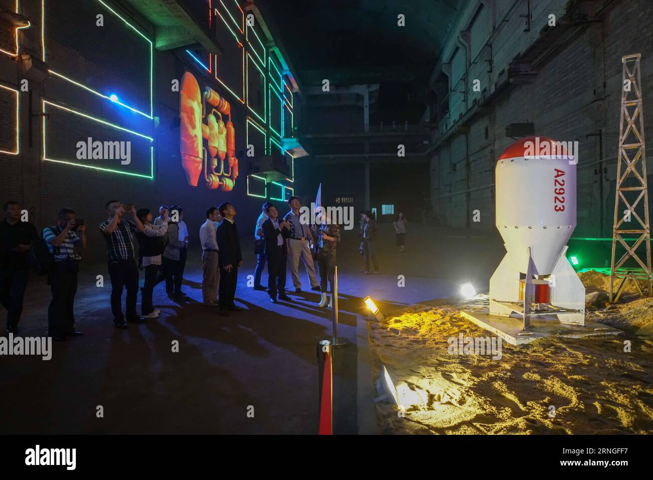 (160926) CHONGQING, 25 settembre 2016 i turisti visitano l