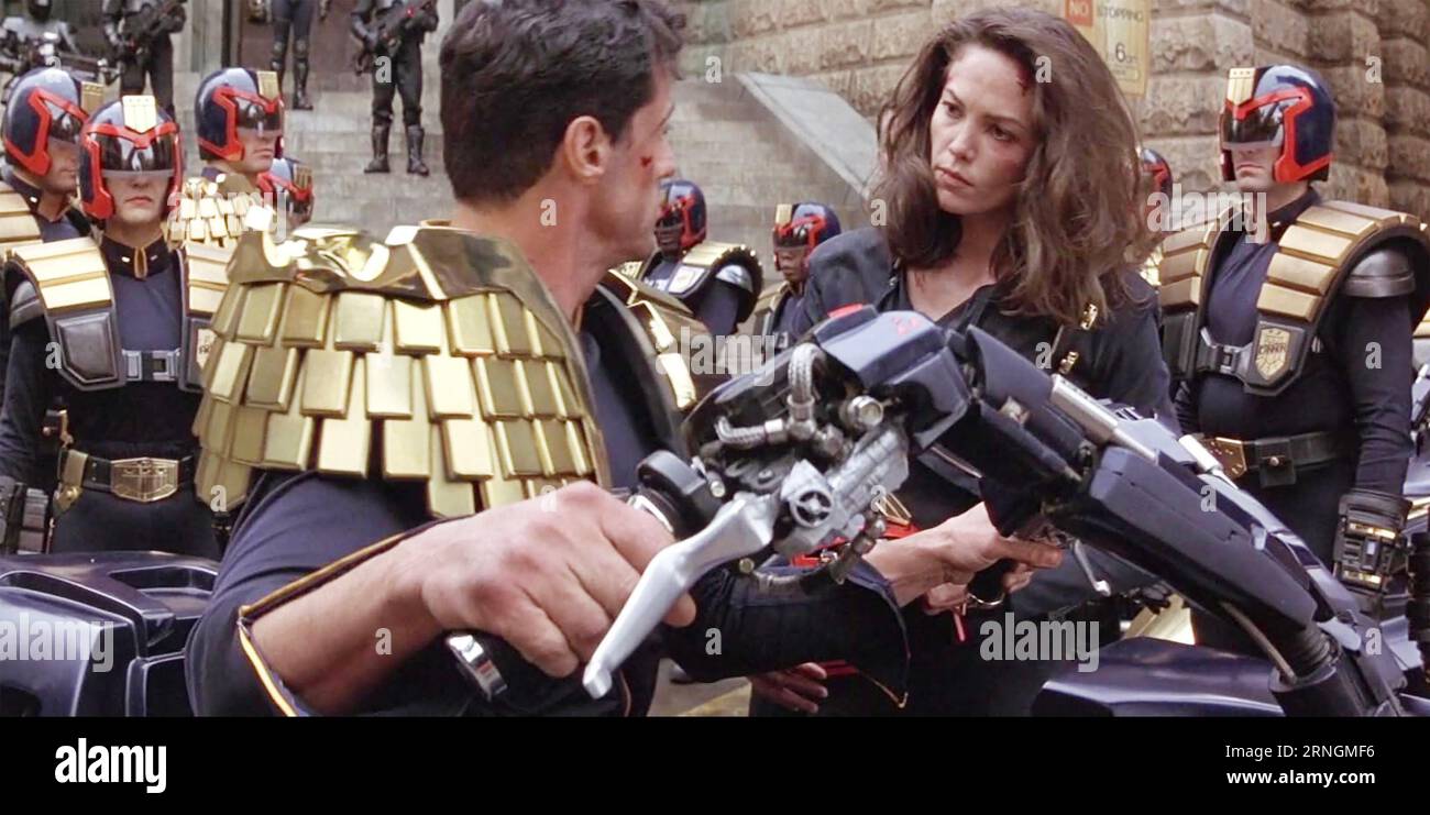 GIUDICE DREDD 1994 Buena Vista Pictures Distribution film con Sylvester Stallone e Diane Lane Foto Stock