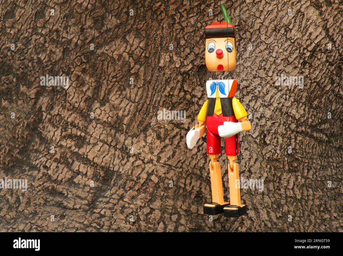 Marionetta in legno colorato di Pinocchio Foto Stock