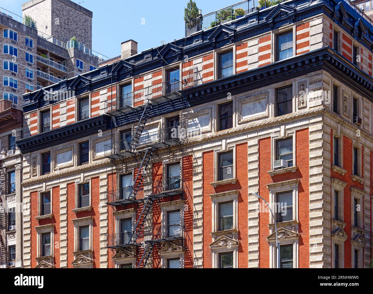 Upper West Side: Saxony è un edificio di appartamenti di riferimento al 250 West 82nd Street progettato da Emery Roth e costruito nel 1900. Foto Stock