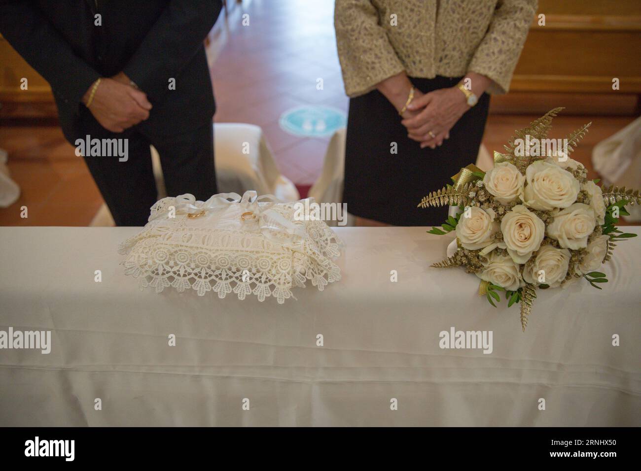 50 ° anniversario di matrimonio immagini e fotografie stock ad alta  risoluzione - Alamy