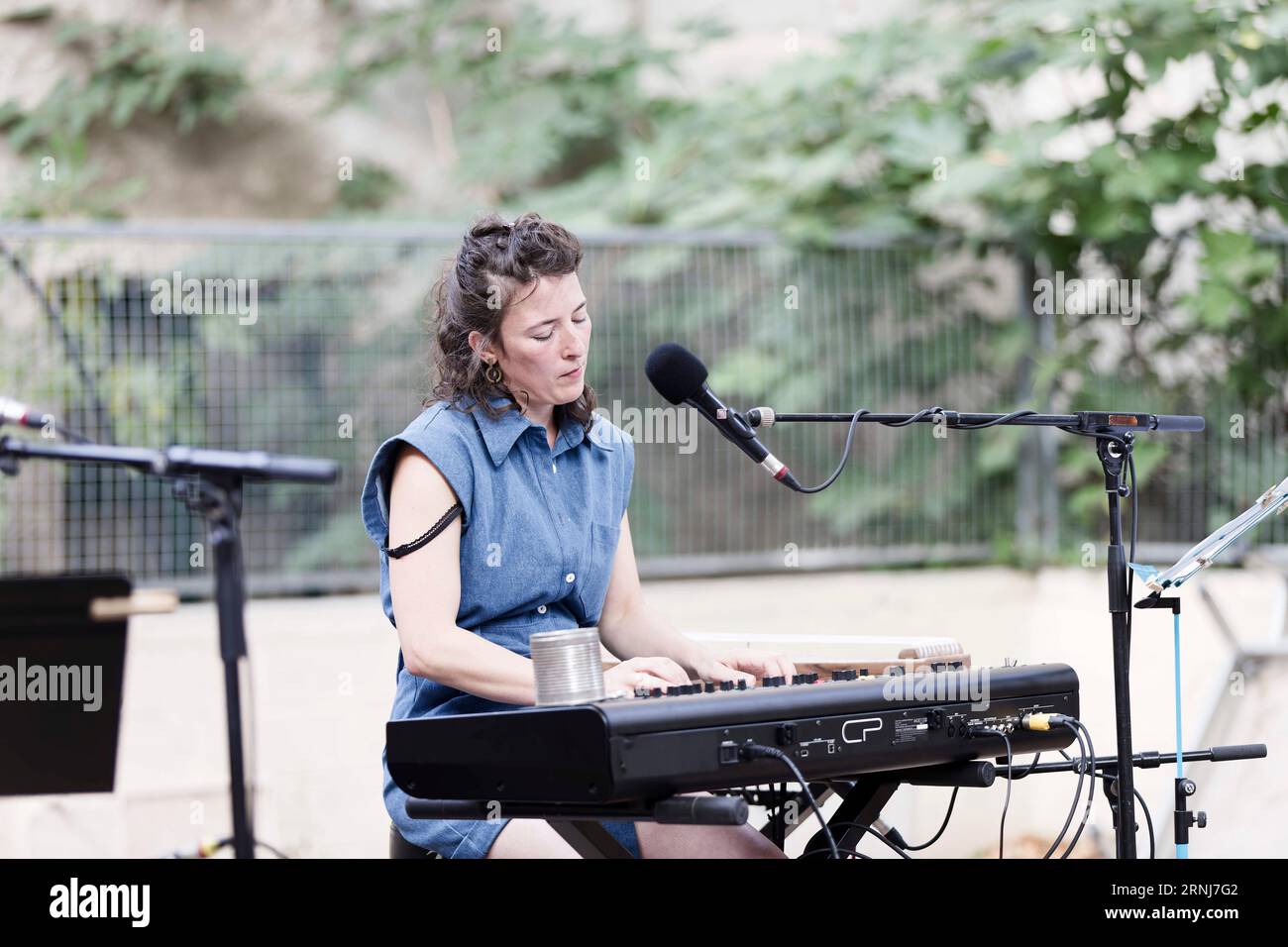 Agde, Francia. 30 agosto 2023. Juliette Minvielle si esibisce in concerto durante il Total Festum Festival al Museo Jules Baudou di Agde, in Francia Foto Stock