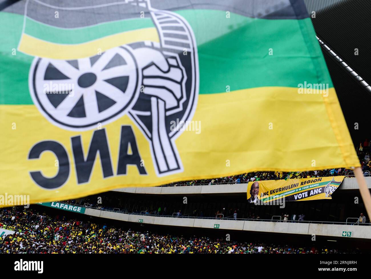Südafrika: ANC feiert a Soweto 105. Gründungstag (170108) -- JOHANNESBURG, 8 gennaio 2017 -- i membri dell'African National Congress (ANC) si riuniscono per celebrare il 105° anniversario dell'istituzione dell'ANC allo Stadio di Orlando, Soweto, a sud-ovest di Johannesburg, in Sudafrica, l'8 gennaio, 2017. il partito di governo del Sud Africa l'ANC ha celebrato qui il suo 105° compleanno la domenica. ) (lrz) SUDAFRICA-JOHANNESBURG-ANC-105° ANNIVERSARIO ZhaixJianlan PUBLICATIONxNOTxINxCHN Sudafrica ANC festeggia a Soweto 105 compleanno Johannesburg 8 gennaio 2017 membri dell'African National Congress ANC Rally Foto Stock