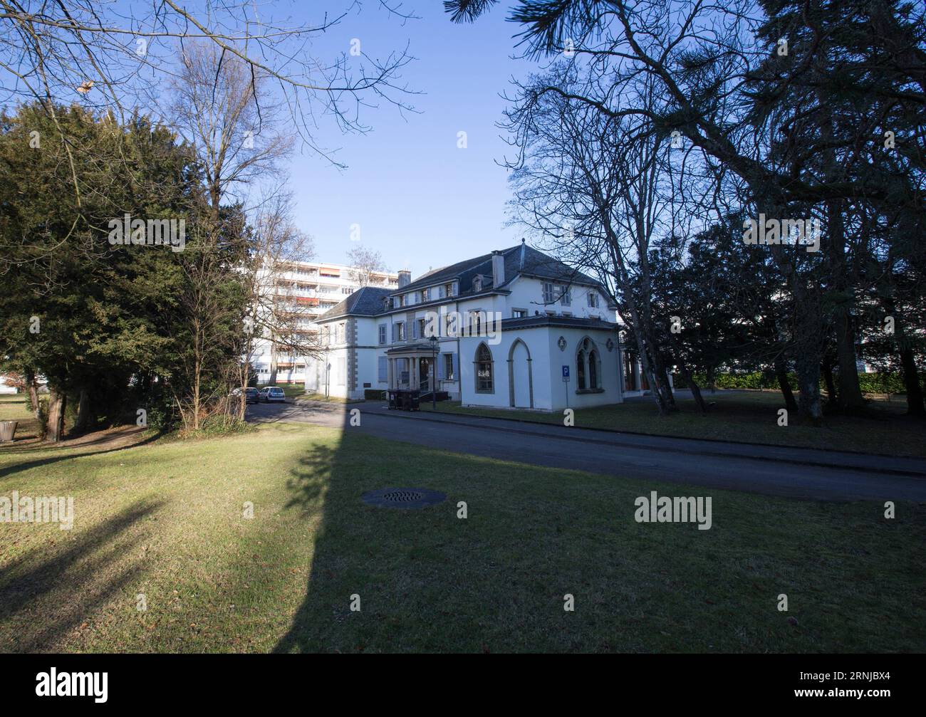 (170114) -- GINEVRA, 14 gennaio 2017 -- foto scattata il 3 gennaio 2017 mostra la Villa di Montfleury a Versoix, a circa 10 chilometri da Ginevra, in Svizzera. La Villa di Montfleury o Villa di Flower Hill ha assistito alla prima grande manifestazione della nuova Cina sul palcoscenico mondiale alla Conferenza di Ginevra del 1954 dalla fondazione della Repubblica Popolare Cinese nel 1949. (zy) SVIZZERA-VERSOIX-VILLA DI MONTFLEURY-CINA XuxJinquan PUBLICATIONxNOTxINxCHN Ginevra 14 gennaio 2017 foto scattata IL 3 gennaio 2017 mostra la Villa di a Versoix a circa 10 chilometri da Ginevra Svizzera la Villa di o la Villa di Flower Hill witnes Foto Stock