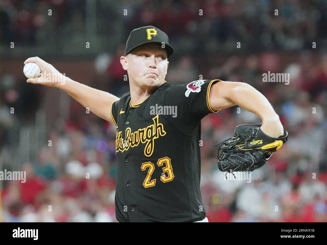 St Louis, USA. 1 settembre 2023. Il lanciatore titolare dei Pittsburgh Pirates Mitch Keller porta un campo al St. Louis Cardinals nel terzo inning al Busch Stadium di St. Louis venerdì 1 settembre 2023. Foto di Bill Greenblatt/UPI credito: UPI/Alamy Live News Foto Stock