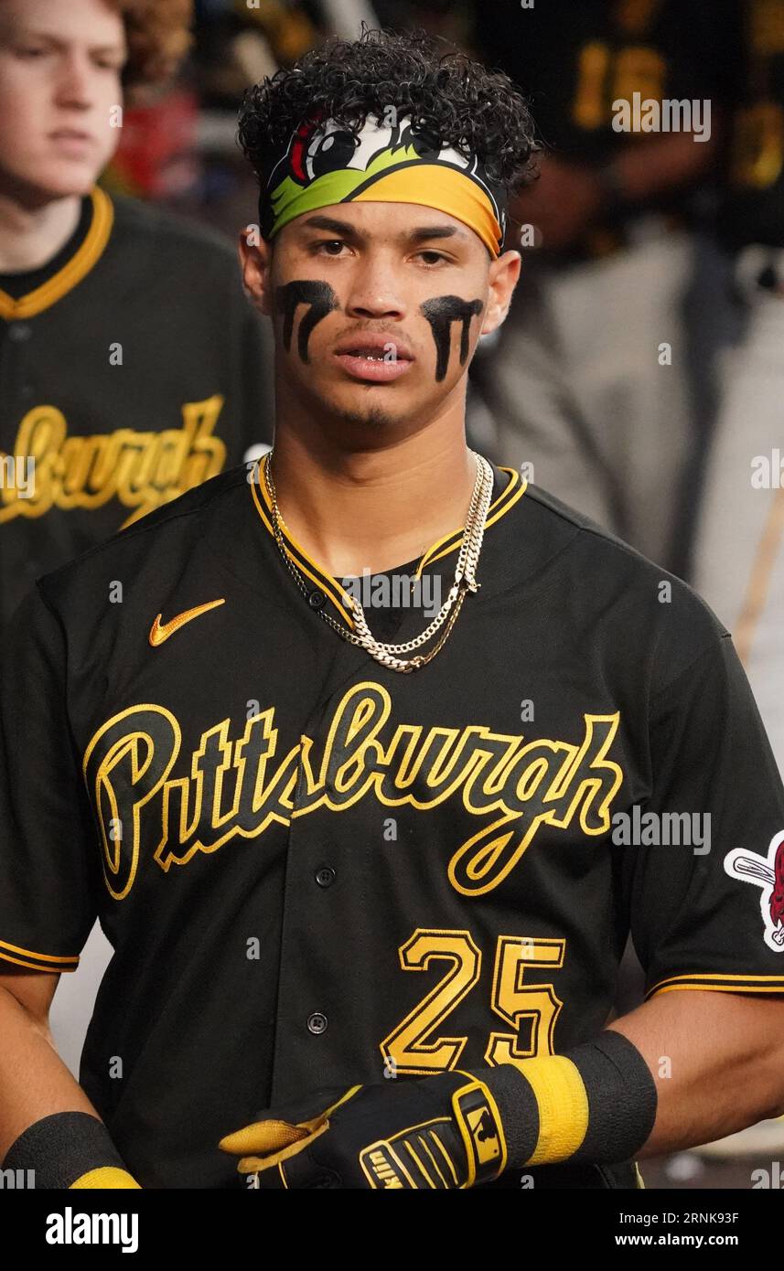 St Louis, USA. 1 settembre 2023. Pittsburgh Pirates Endy Rodriguez cammina nel dugout prima di una partita contro i St. Louis Cardinals al Busch Stadium di St. Louis venerdì 1 settembre 2023. Foto di Bill Greenblatt/UPI credito: UPI/Alamy Live News Foto Stock
