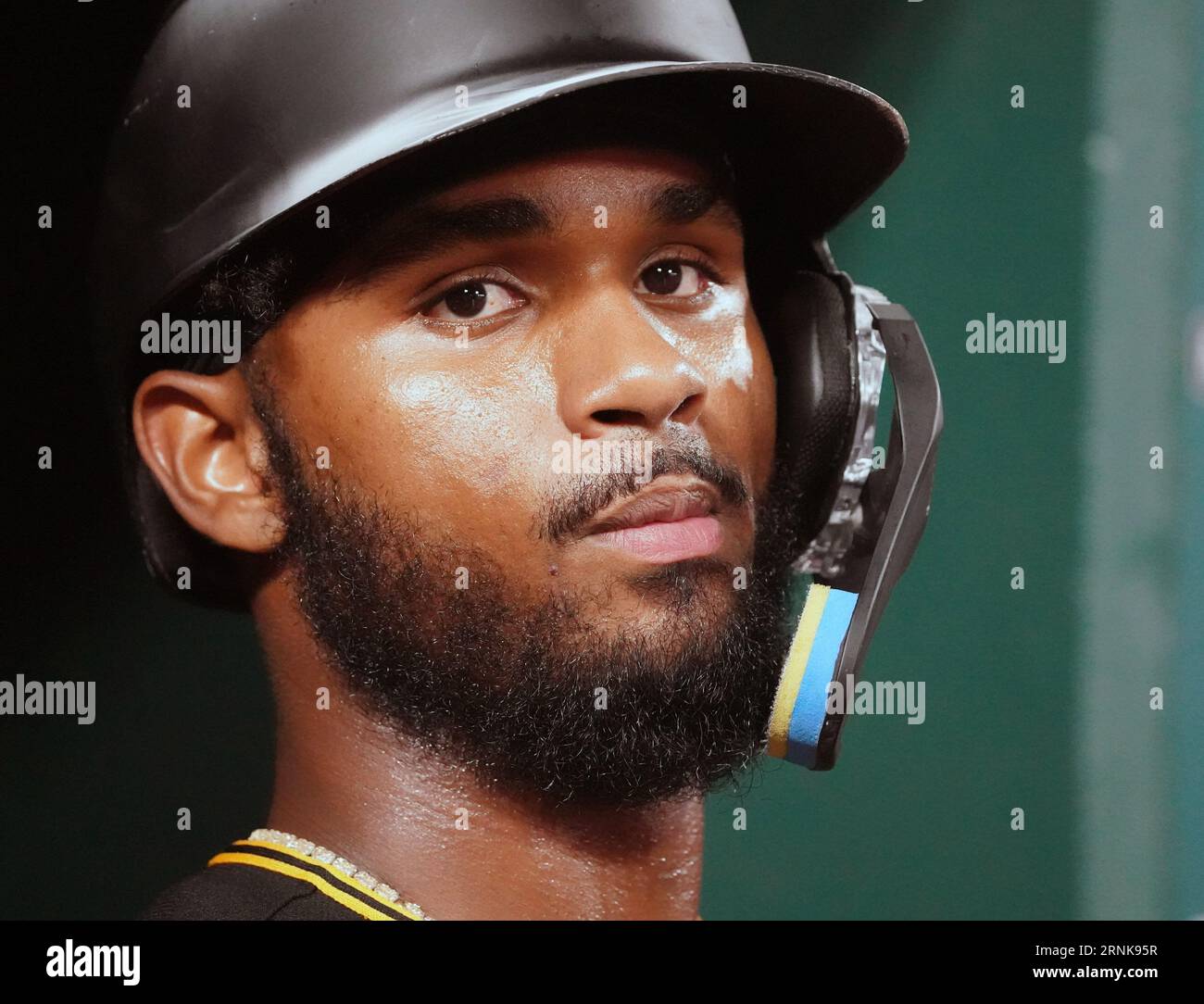St Louis, USA. 1 settembre 2023. I Pittsburgh Pirates Liover Peguero aspetta nel dugout per battere nel quarto inning contro i St.. Louis Cardinals al Busch Stadium di St. Louis venerdì 1 settembre 2023. Foto di Bill Greenblatt/UPI credito: UPI/Alamy Live News Foto Stock