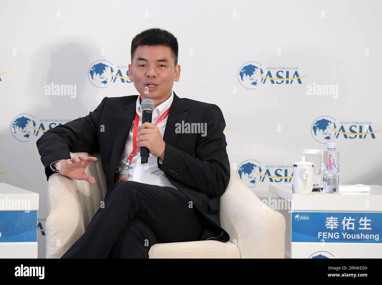 (170324) -- BOAO, 24 marzo 2017 -- Feng Yousheng, fondatore e CEO di INKE, parla alla sessione di The Rise of Live streaming durante la Boao Forum for Asia Annual Conference 2017 a Boao, nella provincia di Hainan, nel sud della Cina, il 24 marzo 2017. ) (zhs) CHINA-BOAO-FORUM-STREAMING (CN) YangxGuanyu PUBLICATIONxNOTxINxCHN Boao 24 marzo 2017 Feng Yousheng fondatore e CEO di Inke parla ALLA sessione di Rise of Live streaming durante la conferenza annuale Boao Forum for Asia 2017 a Boao South China S Hainan Province 24 marzo 2017 zhs China Boao Forum streaming CN YangxGuanyu PUBLICATIONxNOTxINxCHN Foto Stock