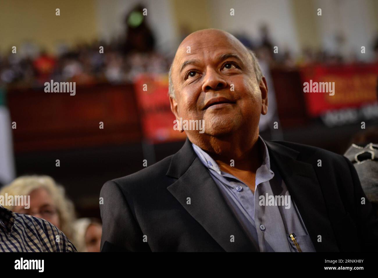 (170401) - JOHANNESBURG, 1 aprile 2017 - Pravin Gordhan, ex ministro delle finanze sudafricano, partecipa a un servizio commemorativo per Ahmed Kathrada al municipio di Johannesburg, in Sudafrica, il 1 aprile 2017. Ahmed Kathrada Foundation, Nelson Mandela Foundation e il Partito Comunista sudafricano hanno tenuto un servizio commemorativo per lo stalwart anti-apartheid Ahmed Kathrada, morto martedì mattina alle 87. ) SUDAFRICA-JOHANNESBURG-AHMED KATHRADA-COMMEMORAZIONE ZhaixJianlan PUBLICATIONxNOTxINxCHN Johannesburg 1 aprile 2017 Pravin Gordhan ex ministri delle finanze sudafricani partecipa a un servizio commemorativo per Un Foto Stock