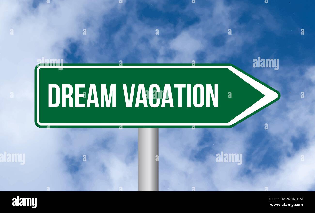 Cartello Dream Vacation Road su sfondo cielo Foto Stock