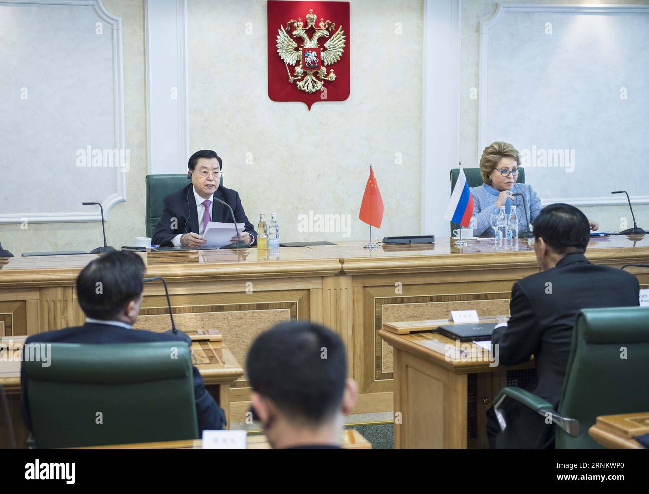 (170421) -- MOSCA, 21 aprile 2017 -- Zhang Dejiang (L), presidente del Comitato permanente del Congresso nazionale del popolo cinese (NPC), e la presidente del Consiglio della Federazione Russa Valentina Matviyenko co-presidente della terza riunione del comitato di cooperazione tra l'NPC e il parlamento russo, a Mosca, capitale della Russia, 19 aprile 2017. ) (Lb) RUSSIA-CINA-ZHANG DEJIANG-VISIT LixTao PUBLICATIONxNOTxINxCHN Mosca 21 aprile 2017 Zhang Dejiang l Presidente del Congresso del Comitato Thing delle celebrità nazionali cinesi NPC e Presidente del Consiglio della Federazione Russa Valentina Matviyenko Co Chair Foto Stock