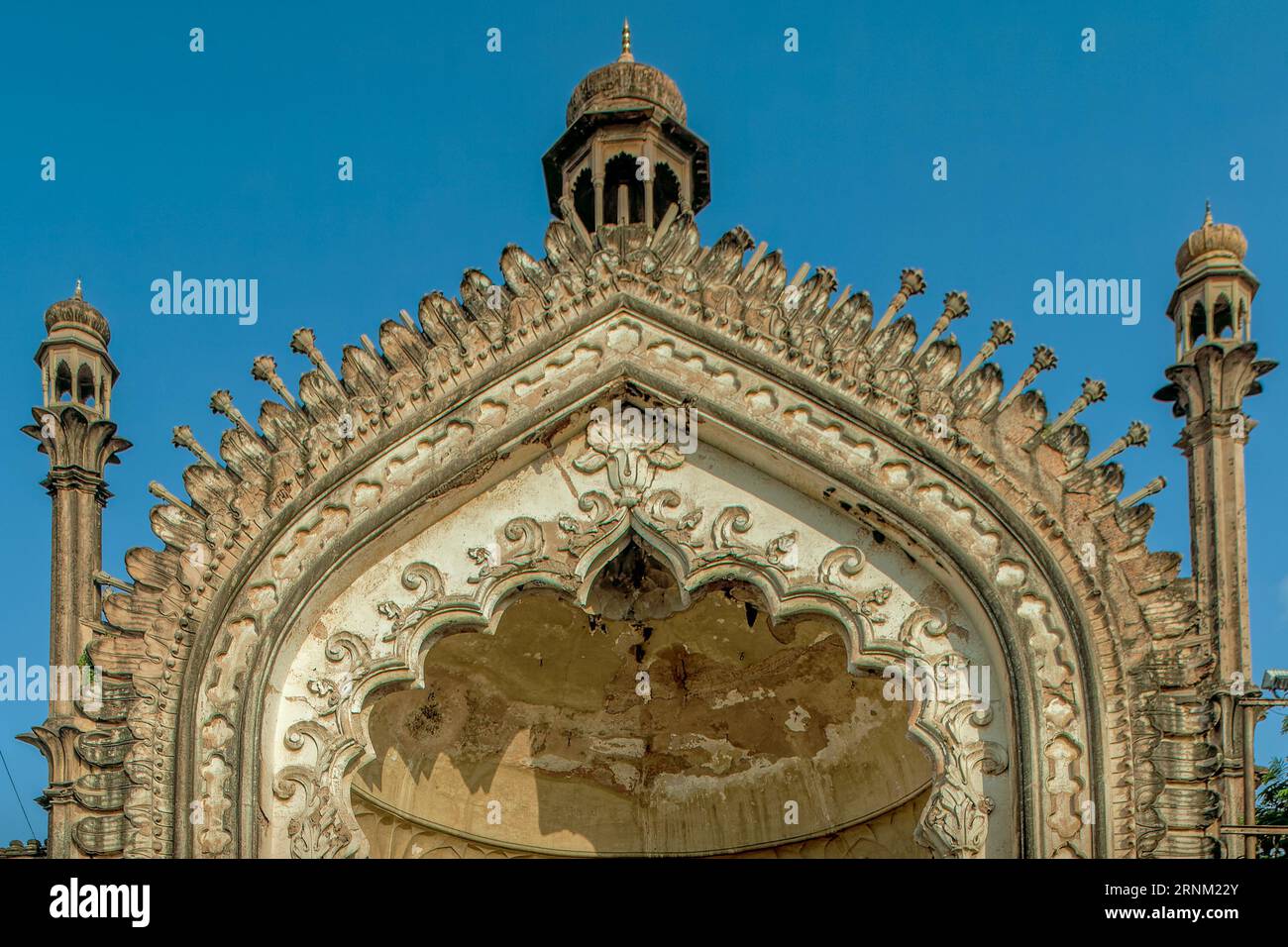 09 27 2005 Vintage Rumi Darwaza è una porta d'ingresso alla Vecchia Lucknow costruita nel 1784, Lucknow, Uttar Pradesh, India, Asia. Foto Stock