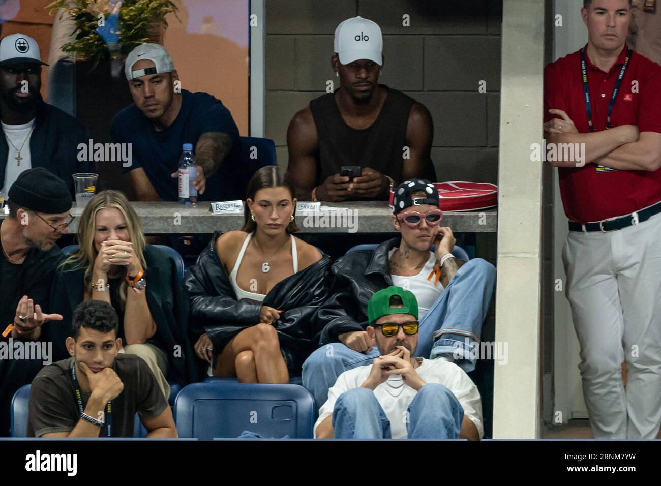 Jimmy Butler, Hailey Bieber e Justin Bieber assistono al terzo round