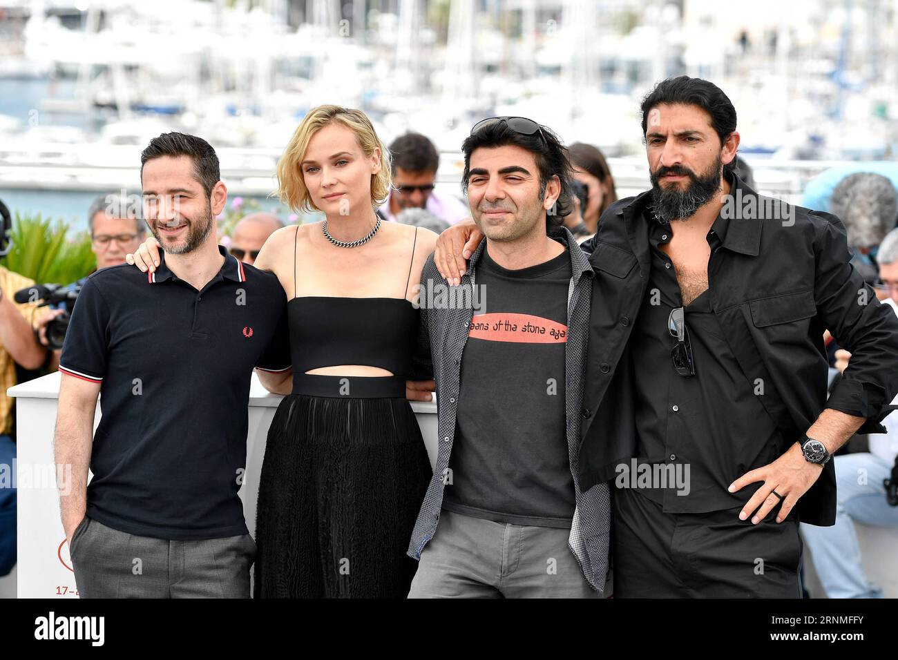 (170526) -- CANNES, 26 maggio 2017 -- regista Fatih Akin (2nd R) e membri del cast, Denis Moschitto (1st L), Diane Kruger (2nd L), Numan Acar (1st R) del film in the Fade pose for a photocall a Cannes, Francia, il 26 maggio 2017. Il film in the Fade, diretto da Fatih Akin, si contenderà per la Palme d Or al 70° Festival di Cannes. )(yk) FRANCE-CANNES-70TH CANNES FILM FESTIVAL-IN COMPETITION-IN THE FADE-PHOTOCALL ChenxYichen PUBLICATIONxNOTxINxCHN Cannes maggio 26 2017 Direttore Fatih Akin 2nd r e Cast Members Denis Moschitto 1st l Diane Kruger 2nd l Numan Acar 1st r of the Film in the fad Foto Stock