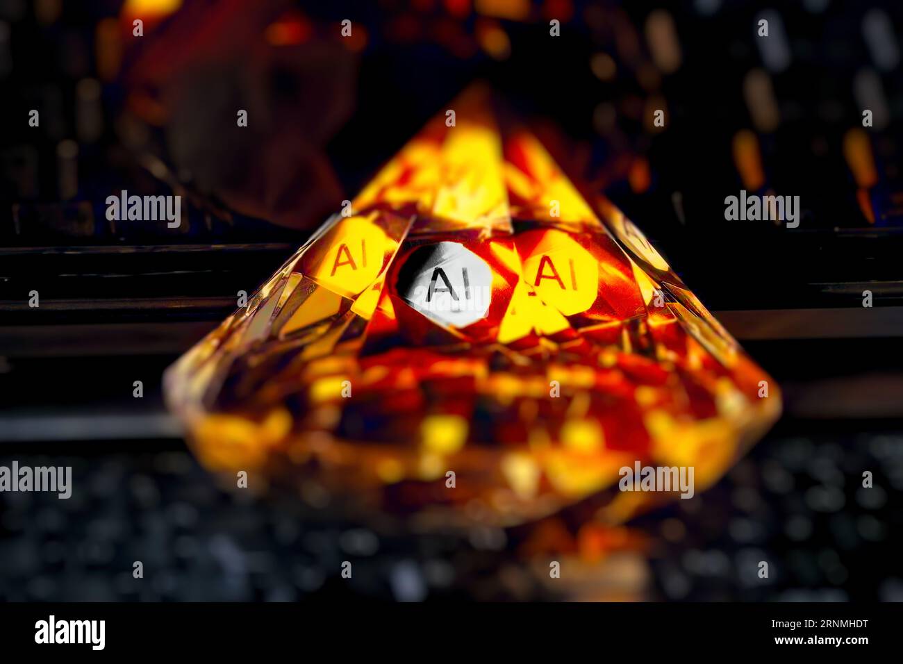 INTELLIGENZA artificiale il nuovo diamante della tecnologia dell'informazione, immagine colorata con primo piano di laptop e diamanti Foto Stock