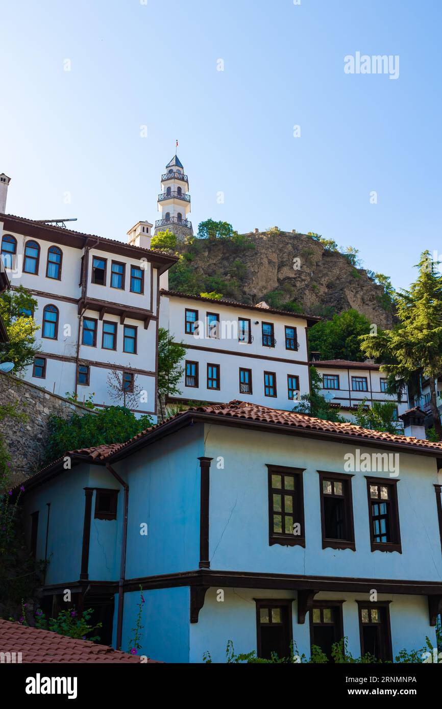 Quartiere Goynuk di Bolu View. Cittaslow città di Turkiye foto di sfondo verticale. Foto Stock