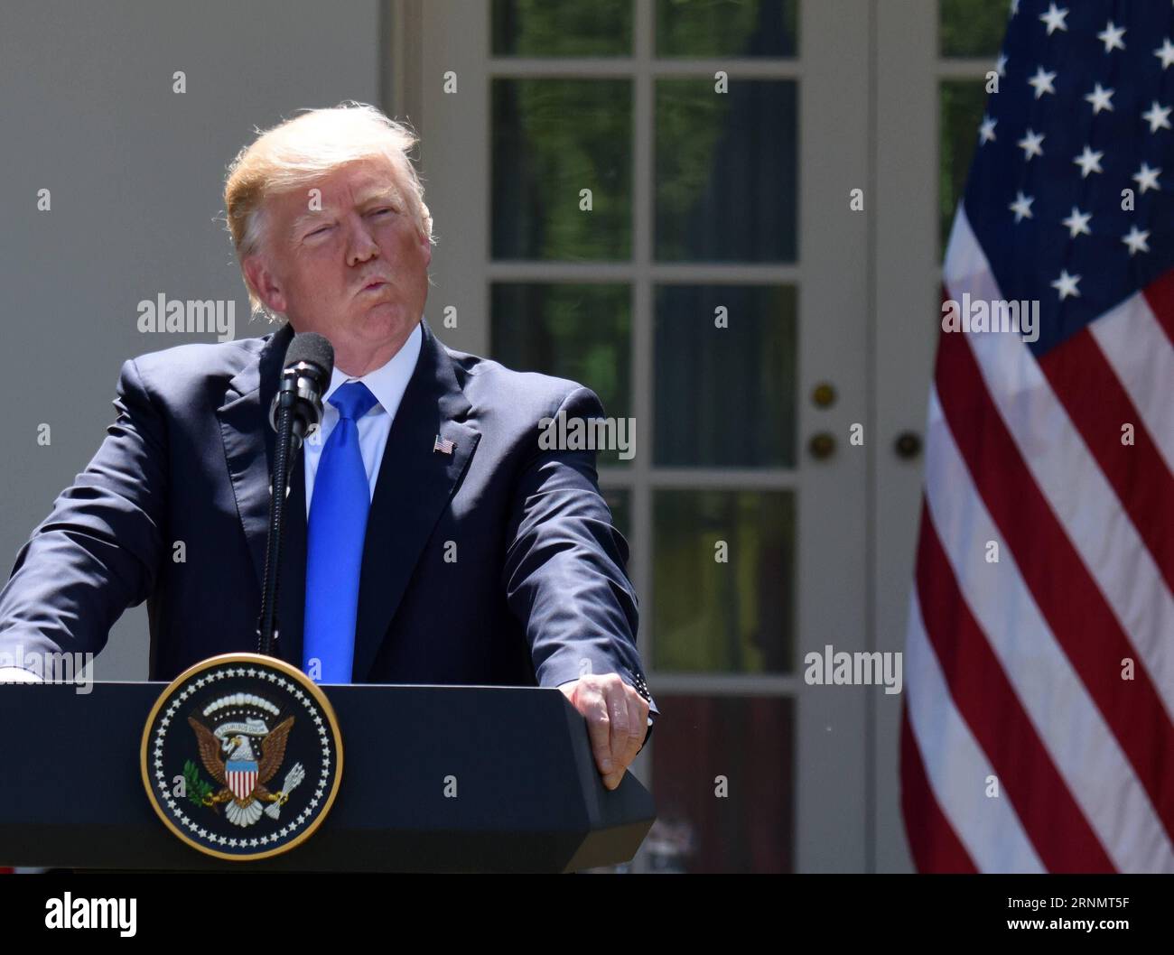 (170610) -- WASHINGTON D.C., 10 giugno 2017 -- il presidente degli Stati Uniti Donald Trump parla durante una conferenza stampa alla Casa Bianca a Washington D.C. 9 giugno 2017. Donald Trump ha detto venerdì che l'ex direttore del Federal Bureau of Investigation (FBI) James Comey ha mentito riguardo a diversi dettagli durante la sua testimonianza di giovedì al Senato. ) (yy) U.S.-WASHINGTON D.C.-PRESIDENT-FBI EX CAPO yinxbogu PUBLICATIONxNOTxINxCHN Washington D C 10 giugno 2017 il presidente degli Stati Uniti Donald Trump parla durante una conferenza stampa ALLA Casa Bianca a Washington D C 9 giugno 2017 Donald Trump ha detto venerdì Thatc Foto Stock