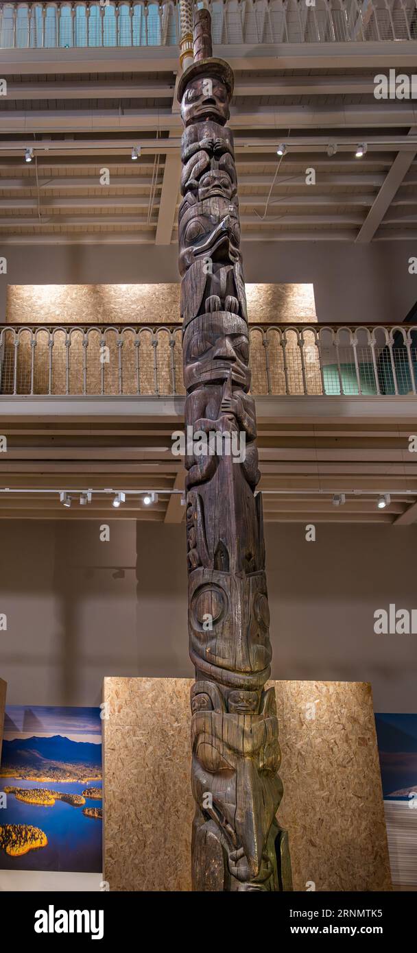 Ritorno in Canada del primo memoriale nazionale o palo totem Nisgaa'a, National Museum of Scotland, Edimburgo, Regno Unito Foto Stock