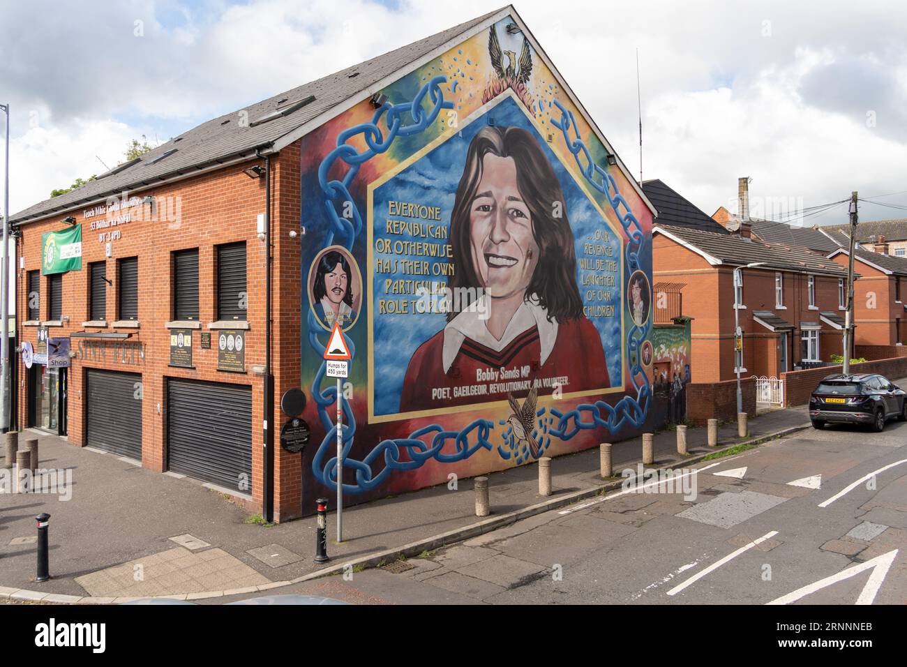 Murale repubblicano irlandese di Bobby Sands, attaccante della fame di H block, sulla Falls Road a Belfast, Irlanda del Nord. Foto Stock