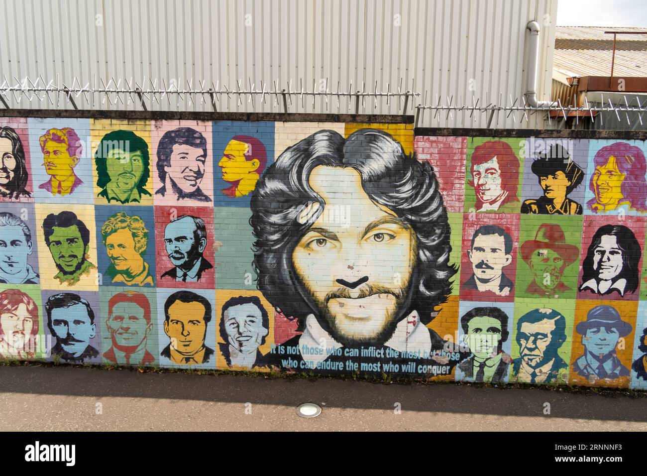 Murale repubblicano irlandese sul muro internazionale o muro di solidarietà, Belfast, Irlanda del Nord Foto Stock