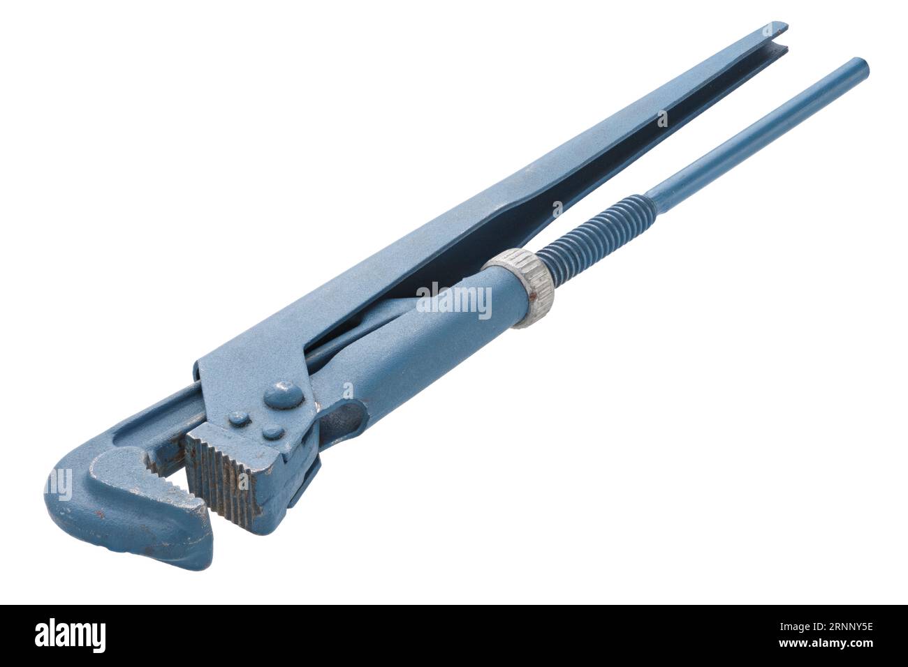 Vecchia chiave per tubi blu, utensile idraulico, isolata su sfondo bianco Foto Stock