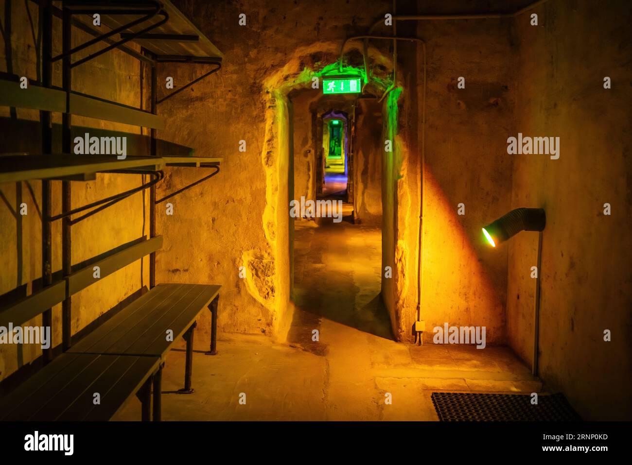 Mostra dei rifugi della difesa civile della Guerra fredda presso i passaggi sotterranei dei bastioni di Kiek in de Kok Museum - Tallinn, Estonia Foto Stock
