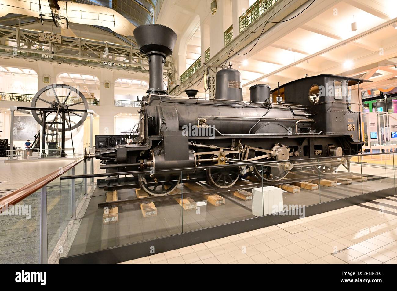 Vienna, Austria. Museo tecnico di Vienna. Locomotiva a vapore del treno espresso KRB AR 254, anno 1883 Foto Stock