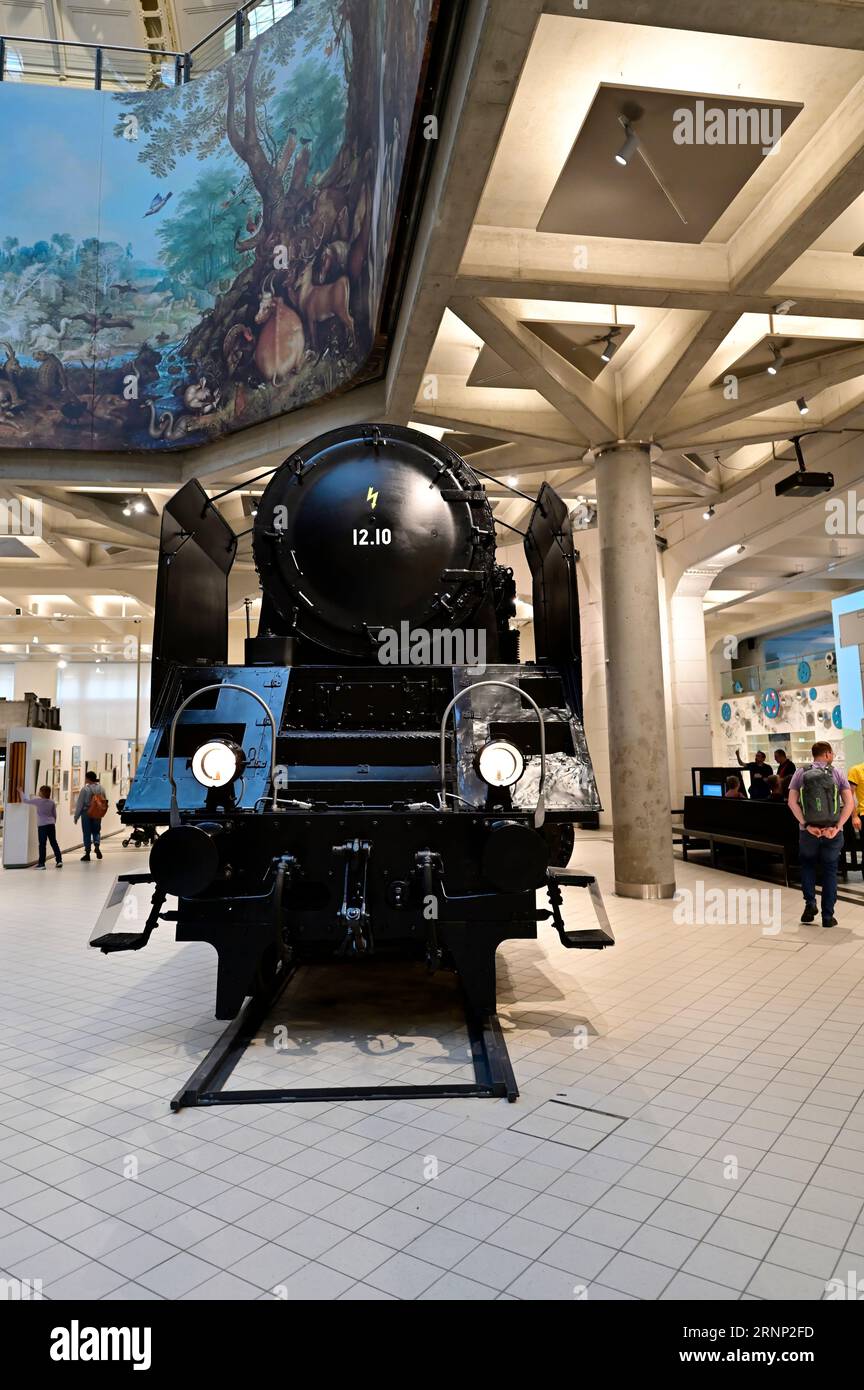 Vienna, Austria. Museo tecnico di Vienna. Treno espresso locomotiva a vapore 12.10, anno 1936 Foto Stock