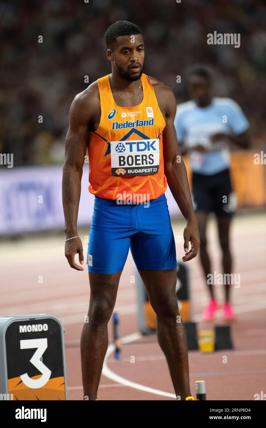 Isayah Boers dei Paesi Bassi gareggia nella finale maschile 4x400 m nella giornata 9 dei Campionati mondiali di atletica leggera di Budapest il 27 agosto 20 Foto Stock