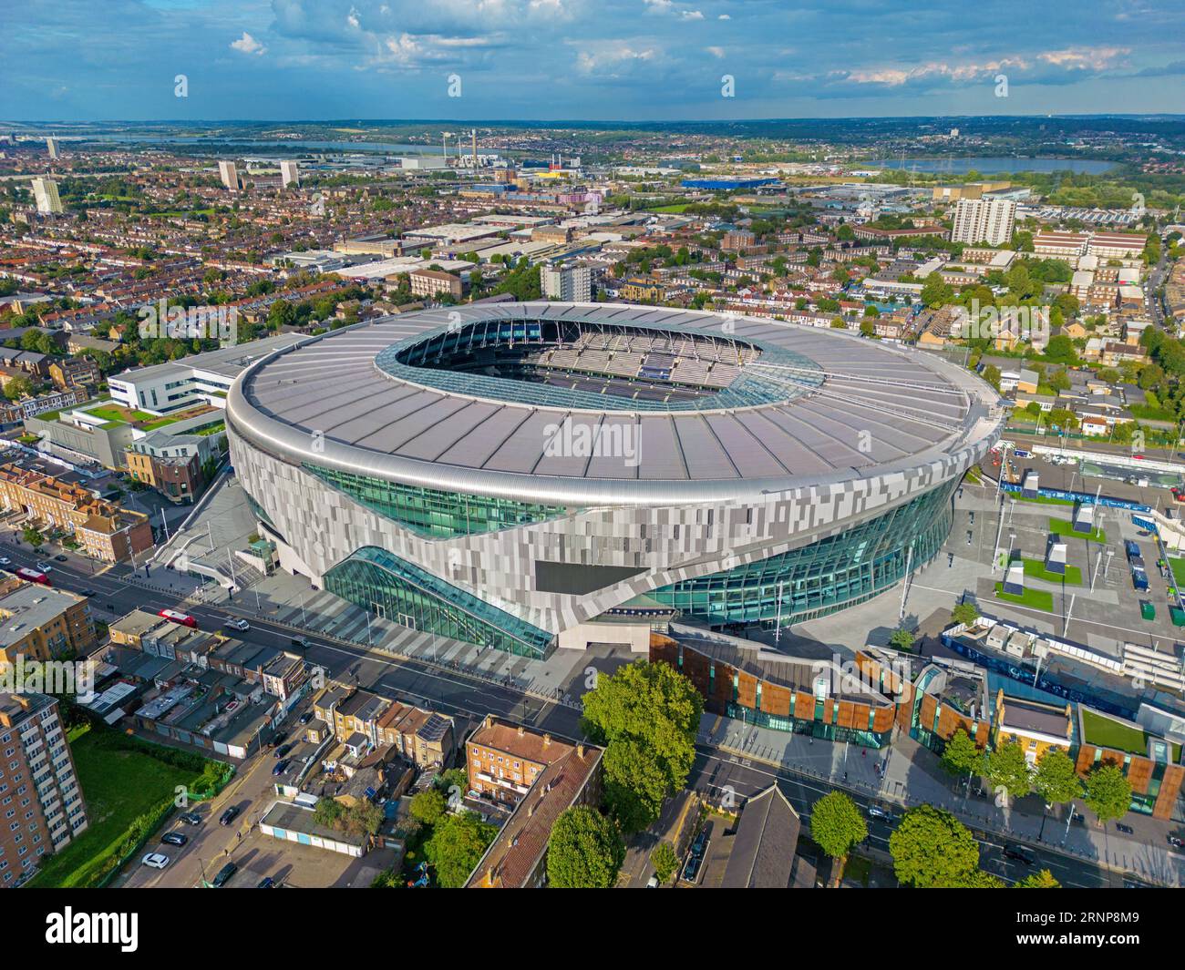 Londra. Regno Unito. Immagine aerea dello stadio Tottenham Hotspur. 15 agosto 2023. Foto Stock