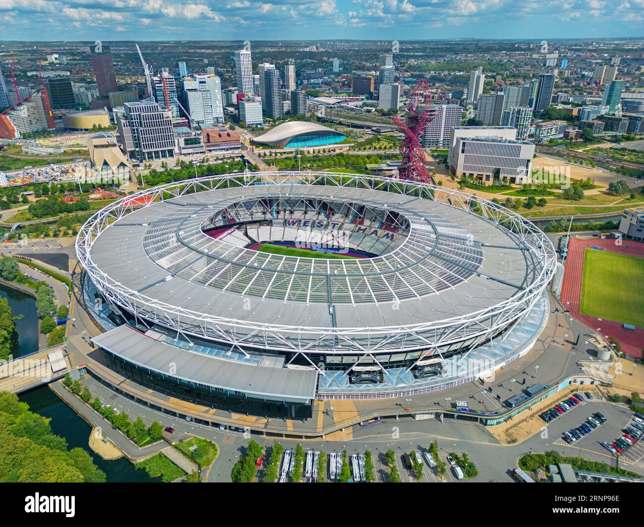 West Ham, Londra. Regno Unito. 08/15/2023 immagine aerea dello Stadio di Londra. Conosciuto anche come l'Elizabeth Olympic Park Stadium, sede del West Ham FC. Foto Stock