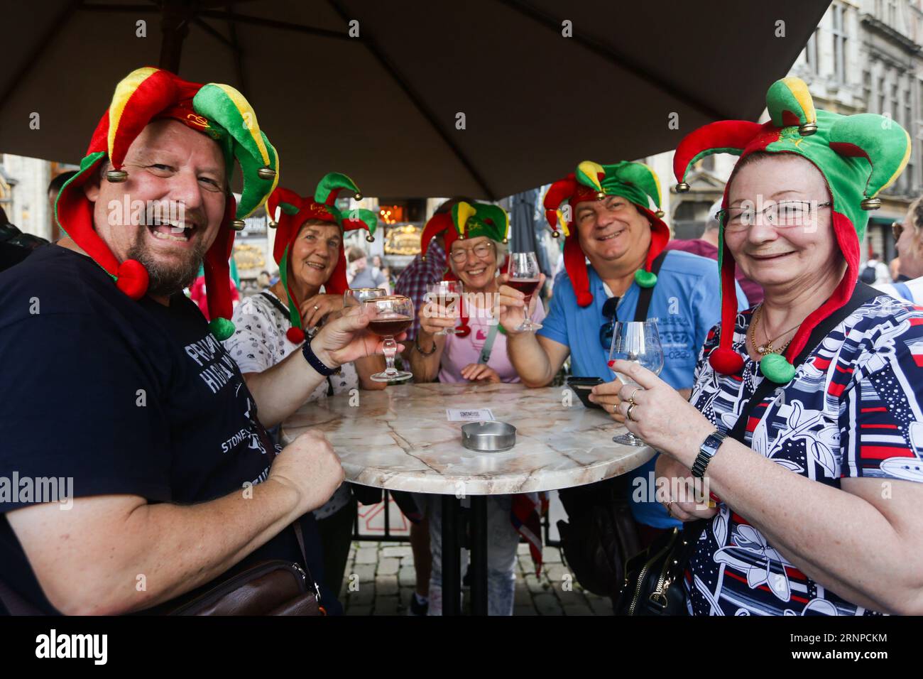Bruxelles, Belgio. 2 settembre 2023. La gente si diverte a gustare le birre al 23° Weekend belga della birra a Bruxelles, in Belgio, il 2 settembre 2023. Più di 500 birre belghe sono state presentate da 53 birrerie al pubblico durante l'evento. Crediti: Zheng Huansong/Xinhua/Alamy Live News Foto Stock Bruxelles, Belgio. 2 settembre 2023. La gente si diverte a gustare le birre al 23° Weekend belga della birra a Bruxelles, in Belgio, il 2 settembre 2023. Più di 500 birre belghe sono state presentate da 53 birrerie al pubblico durante l'evento. Crediti: Zheng Huansong/Xinhua/Alamy Live News Foto Stock