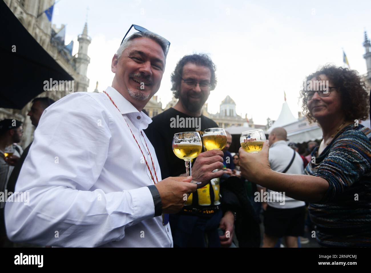 Bruxelles, Belgio. 2 settembre 2023. La gente si diverte a gustare le birre al 23° Weekend belga della birra a Bruxelles, in Belgio, il 2 settembre 2023. Più di 500 birre belghe sono state presentate da 53 birrerie al pubblico durante l'evento. Crediti: Zheng Huansong/Xinhua/Alamy Live News Foto Stock Bruxelles, Belgio. 2 settembre 2023. La gente si diverte a gustare le birre al 23° Weekend belga della birra a Bruxelles, in Belgio, il 2 settembre 2023. Più di 500 birre belghe sono state presentate da 53 birrerie al pubblico durante l'evento. Crediti: Zheng Huansong/Xinhua/Alamy Live News Foto Stock
